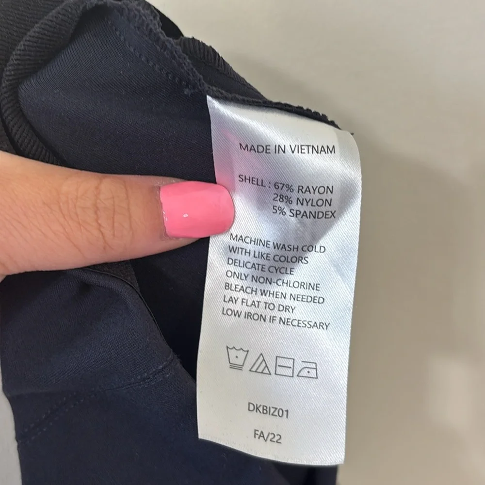 NWT Quince Ultra-Stretch Ponte Pintuck Ankle Pants Black Size Large - Picture 10 of 10